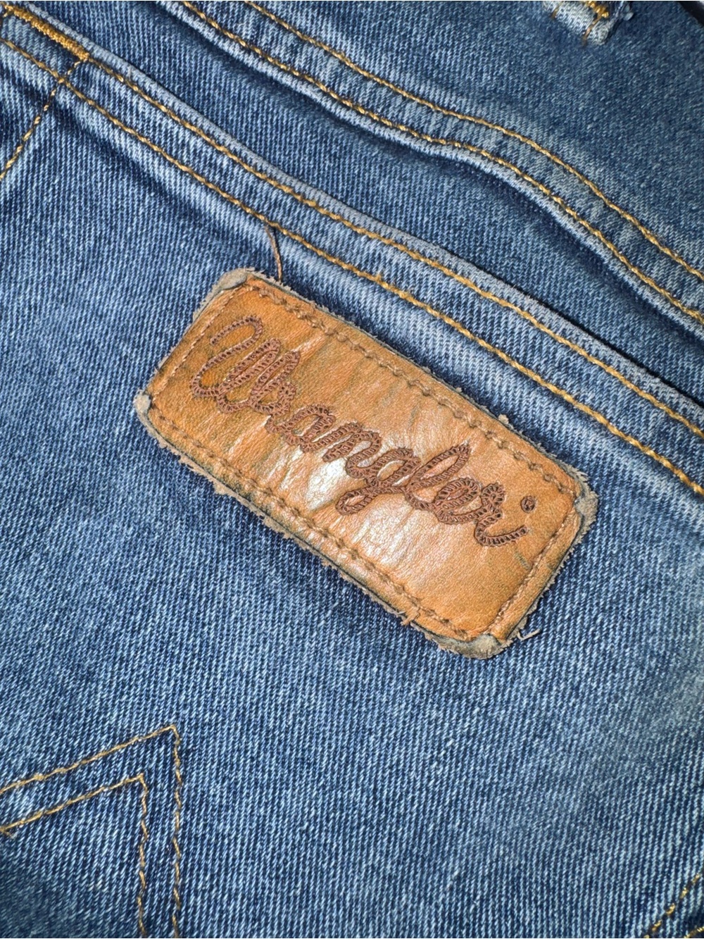 Wrangler Classic Straight Men's Jeans in Medium Blue - Picture 5 of 6